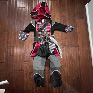 Kids pirate Halloween costume. Size 3-4T